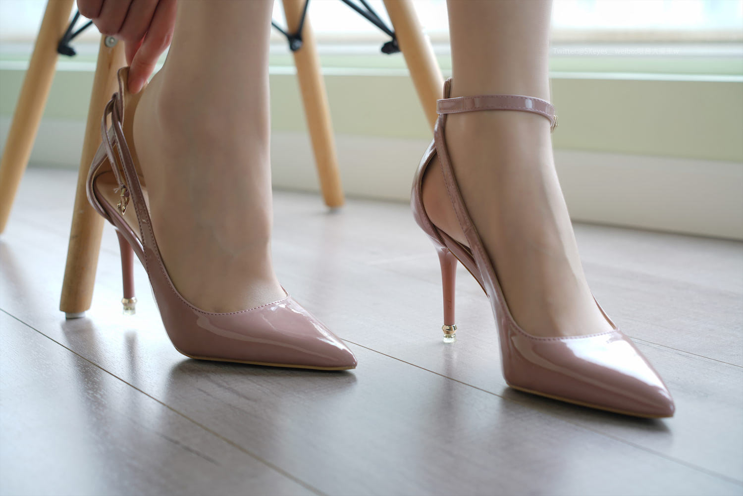 眼酱大魔王w肉丝美裙37p