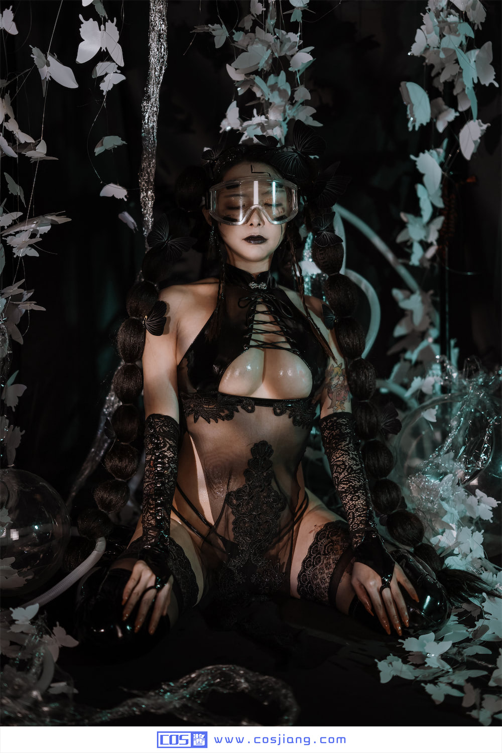 秋和柯基一起玩VR游戏的女朋友28p