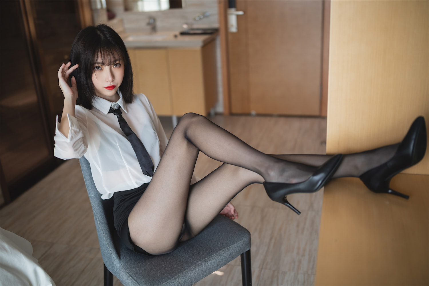 许岚LAN黑丝OL制服41p_4