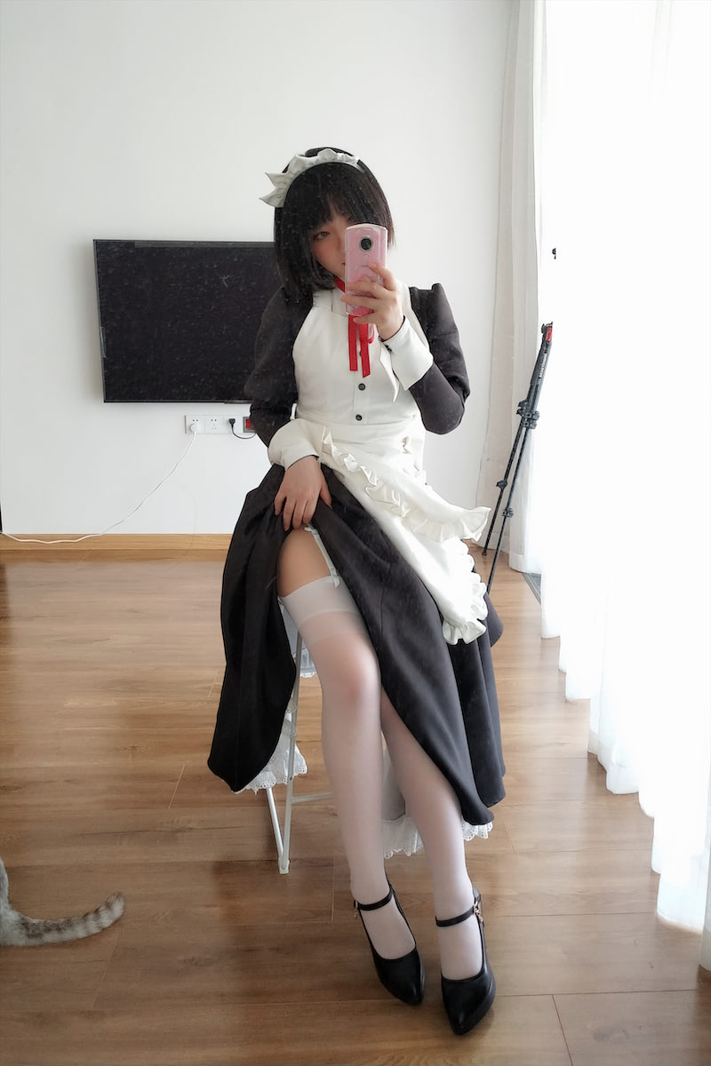 半半子白丝传统女仆60p2v