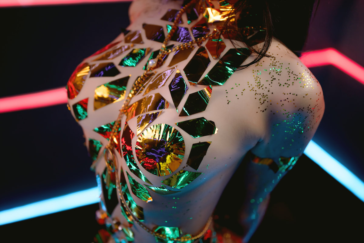 抱走莫子aa金色小野猫35p