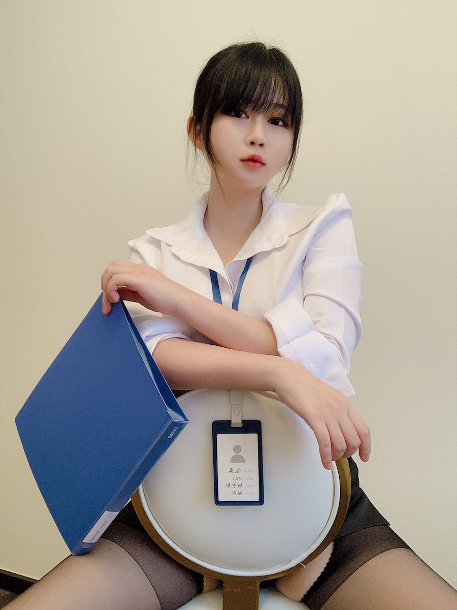 是依酱呀黑丝办公室女职业29p