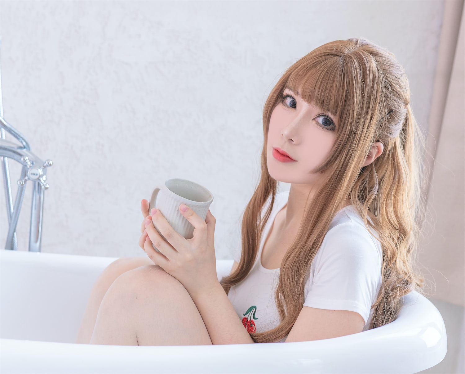 羊大真人白丝死库水体操服34p