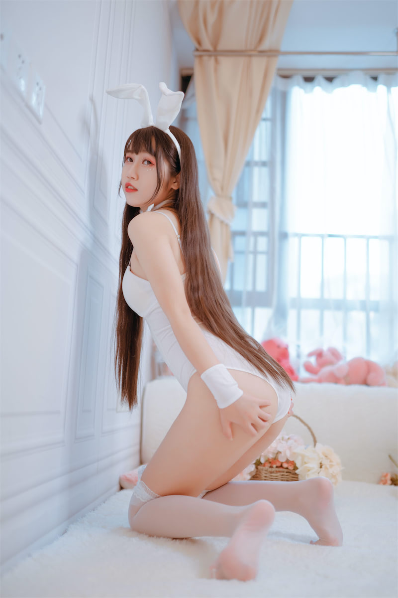 不呆猫白丝兔女郎26p