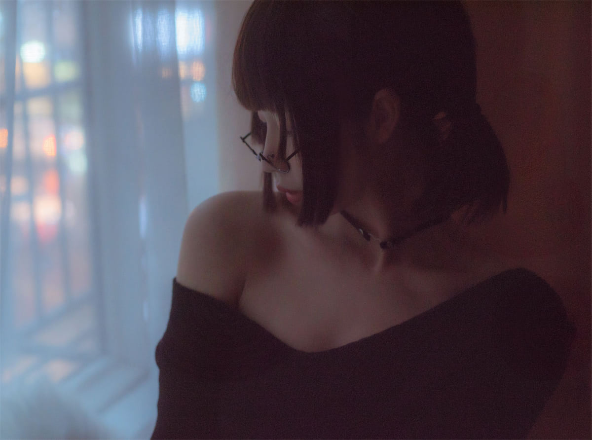 十万珍吱伏特黑色毛衣18p